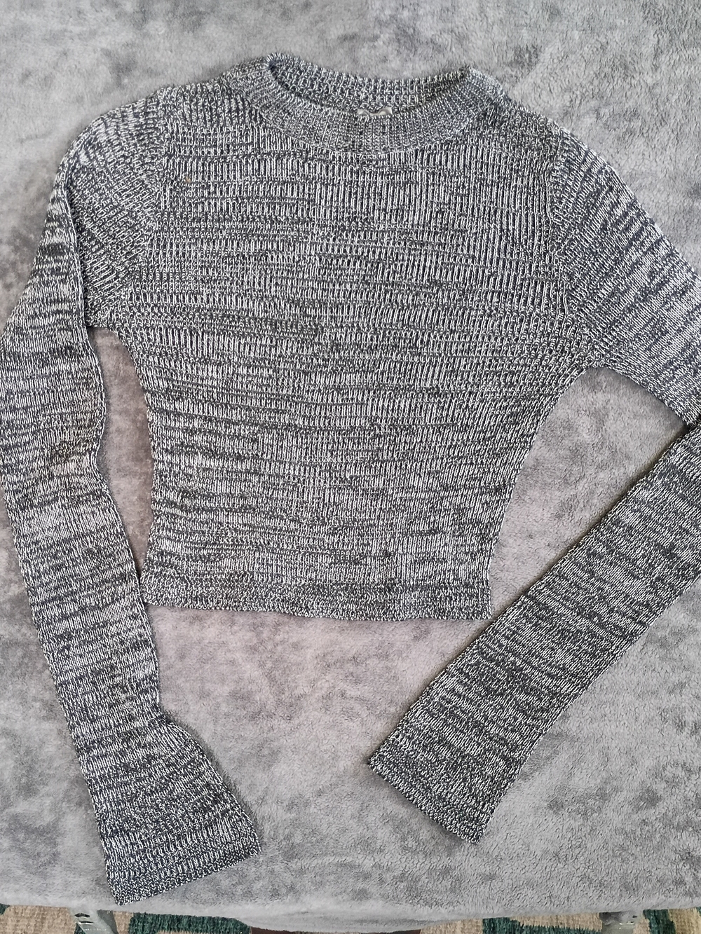Women’s Gray & Black Cropped Knit Sweater